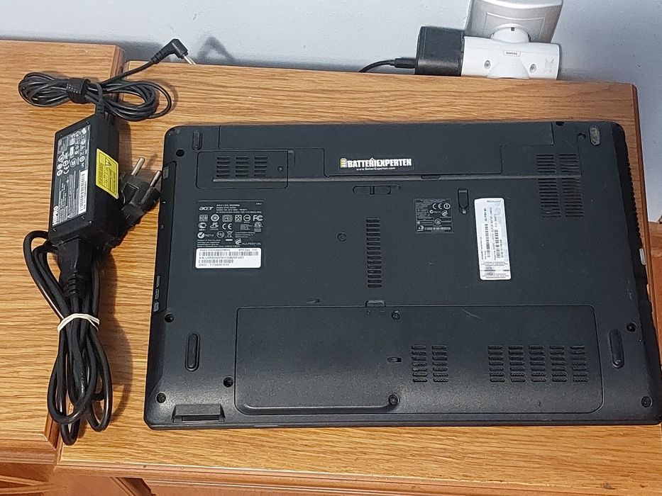 Laptop Acer i5 480M 2,67Ghz, 4GB, 500GB, Video HD 6370M 512mb, Windows 7 Office 2010