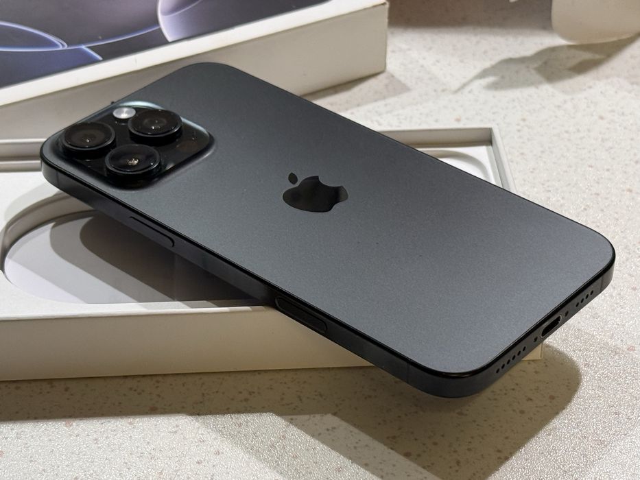iPhone 16 Pro Max 256GB Black Titanium - 92% Батерия, Като НОВ.