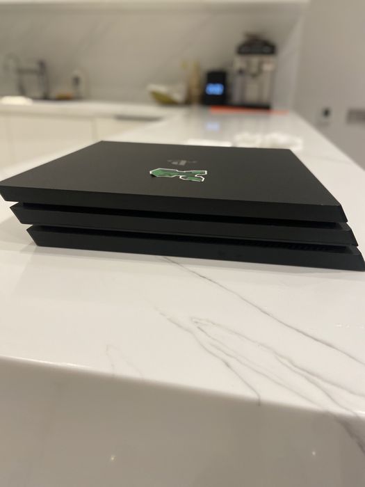 PlayStation 4 pro продам
