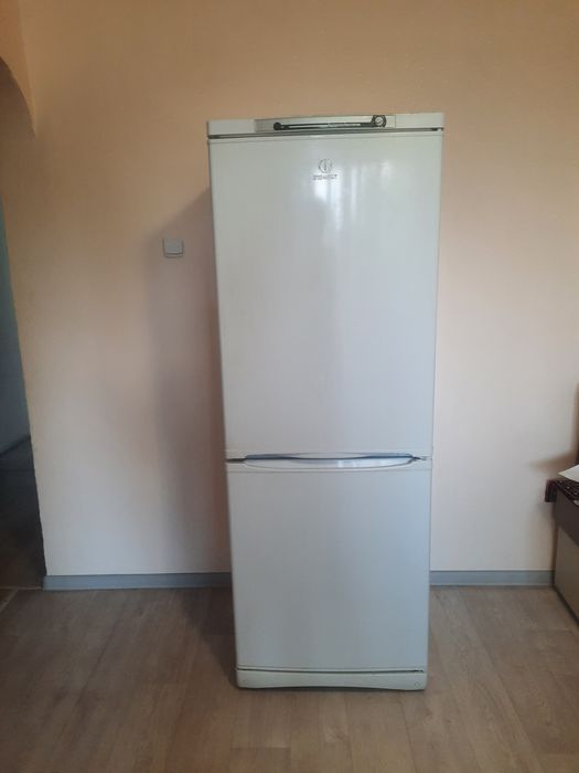Холодильник indesit