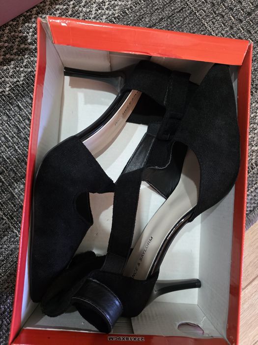 Продам новые туфли