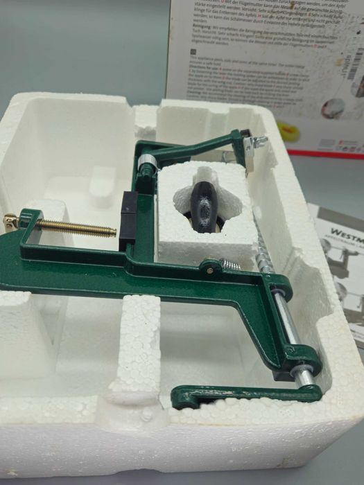 3в1 Белене,нарязване и почистване на ябълки Westmark със скоба за маса