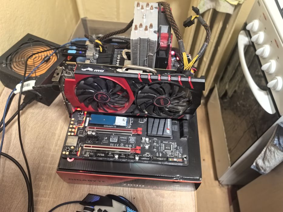 Kit AMD FX 9370 4.4 mh placa baza și rami 16g și ssd m2 256 placa vide