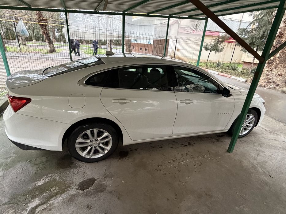 Chevrolet Malibu 2.5 AT • 2018 • белый жемчуг • 117 000 км