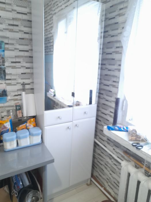 Продаётся шкаф белый.