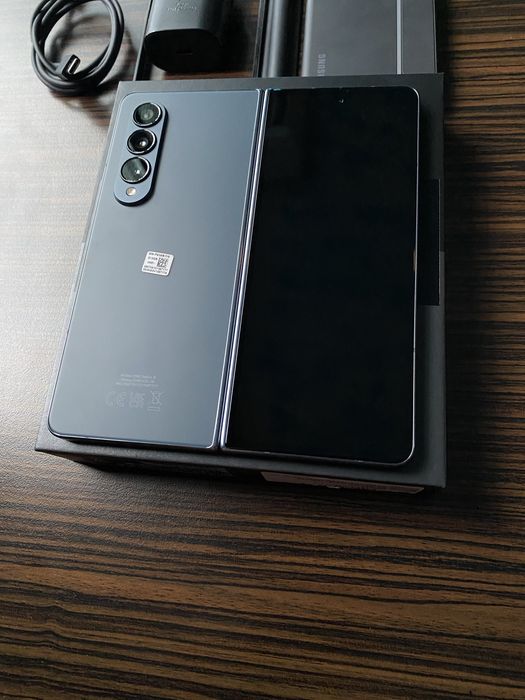 Чисто нов Samsung Z Fold 4 512GB Graygreen