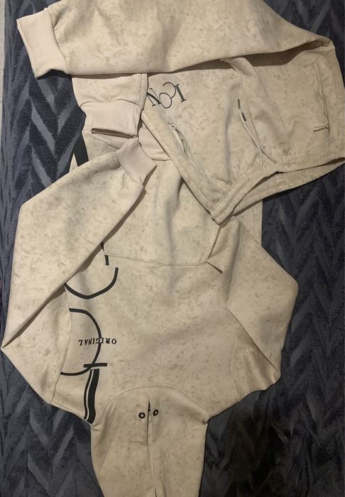 Спортен мъжки екип.