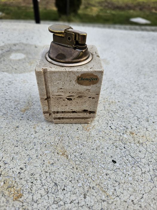 Кристален масивен пепелник, мраморен пепелник и запалка.