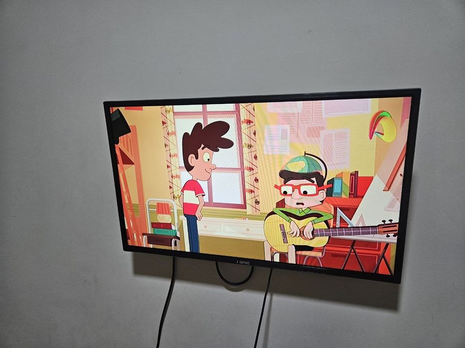 Телевизор 32 простой но в хорошем состояние