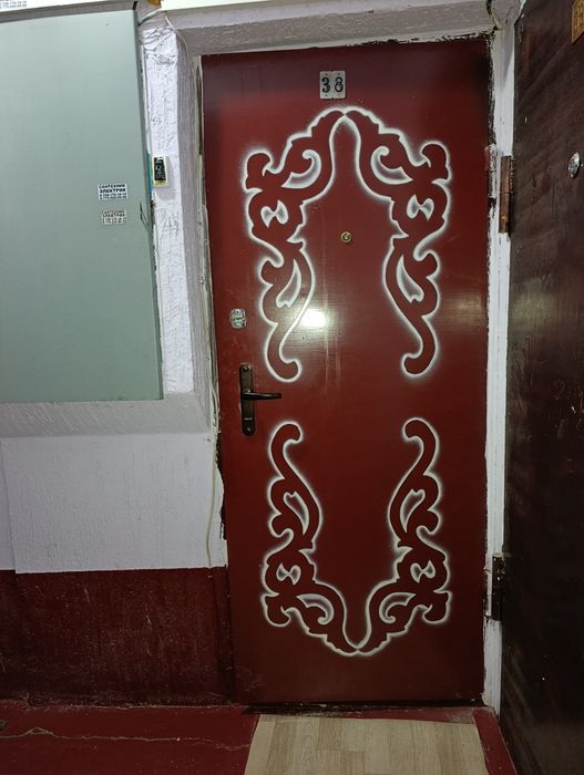 Железная дверь в хорошем состоянии