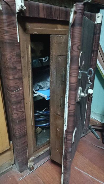 Продаётся сейф с песком огнестойкий