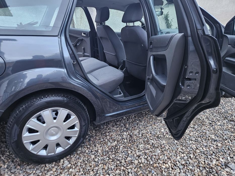 Ford focus trend 1.4 benzina Euro 4 special climă