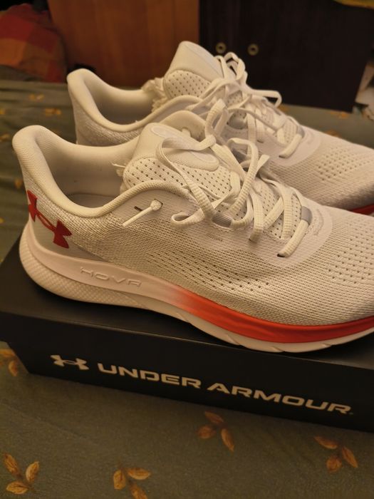 Adidași Under Armour
