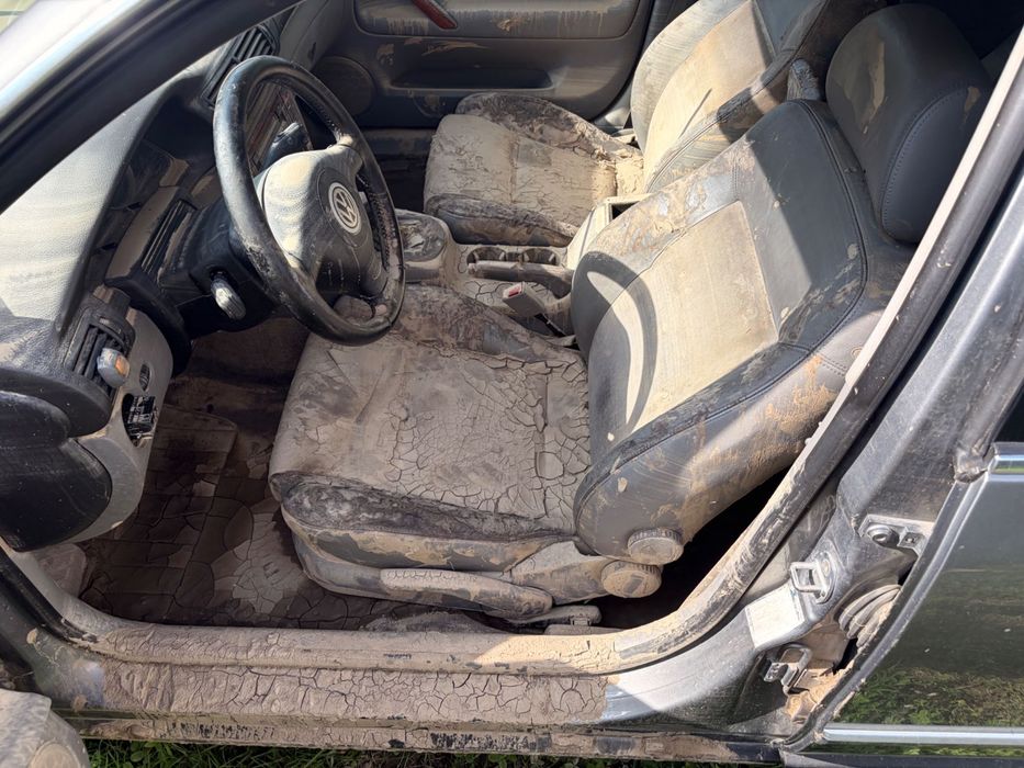 НАВОДНЕН! ЦЯЛ VW PASSAT 5.5 / 2.8 V6 / Бензин/Газ