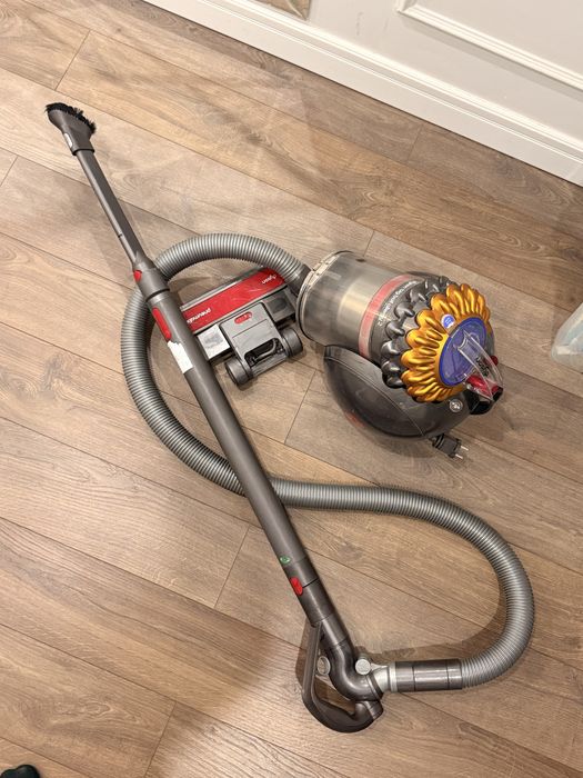 Dyson пылесос напольный