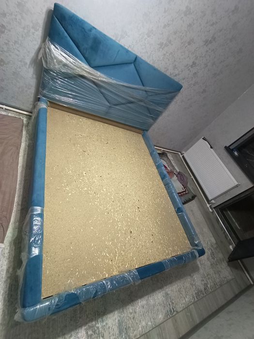 Spalniy divan sotiladi 2kiwilik yangi srochno