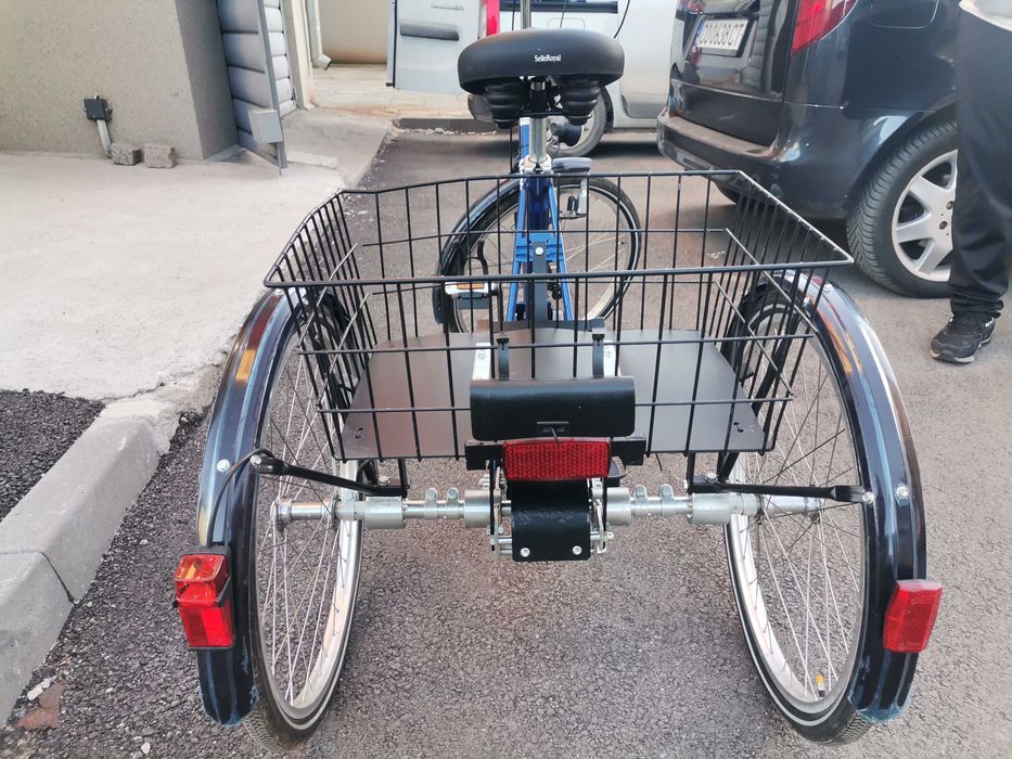 Триколка нова.Сгъваема.