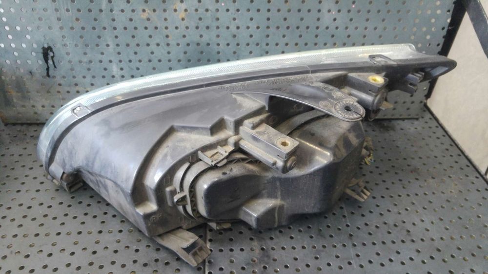 Far dreapta ford focus 2 da hcp dp 4m5113k060aa vp4m5xi3k060aa
