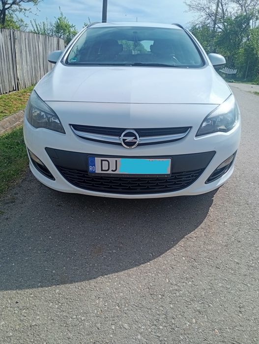 Vând Opel Astra J