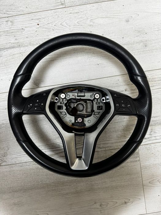 Vând volan Mercedes-Benz