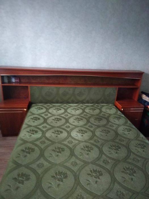 Продам кровать с тумбочками