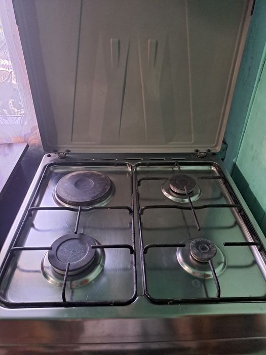 Продам газовую плиту