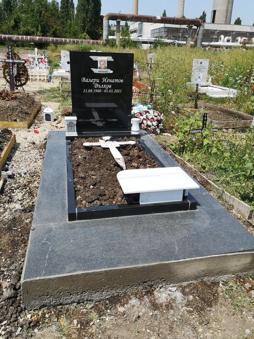 Надгробни паметници