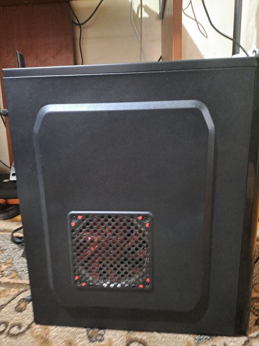 Vând pc gaming  în stare foarte bună