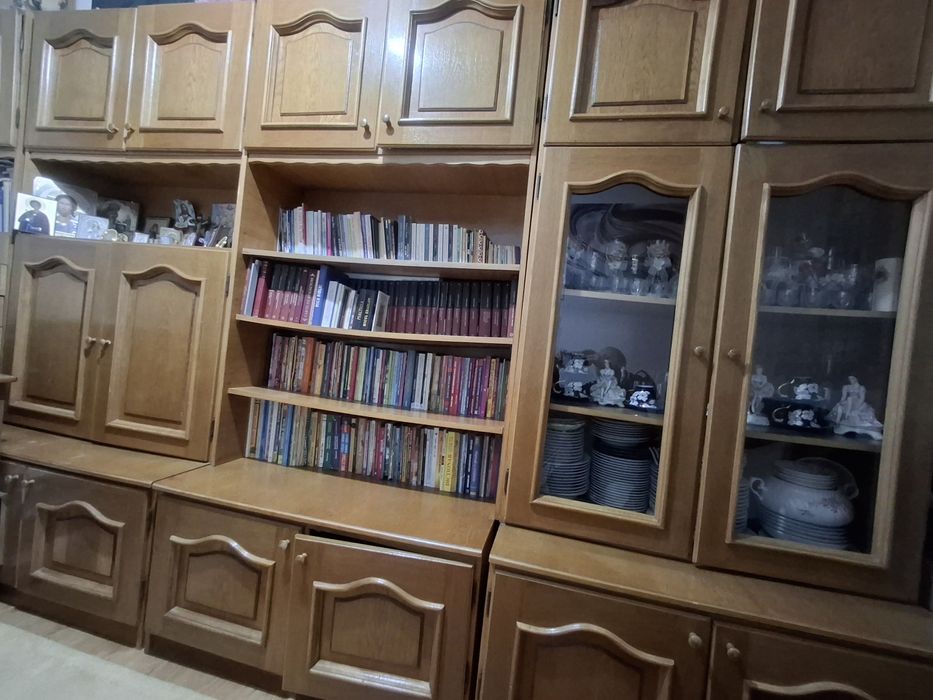 Mobila de sufragerie.