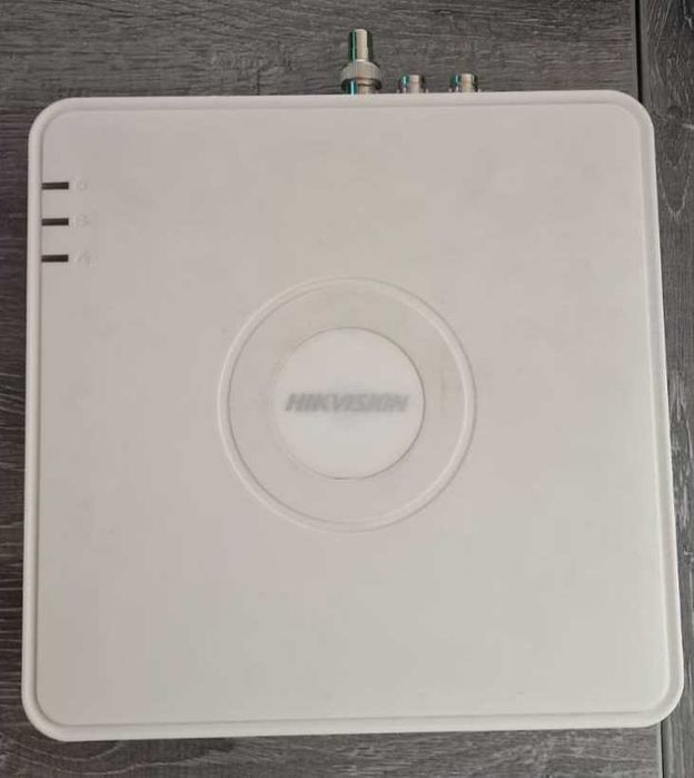 DVR Hikvision 4 canale,  Model DS-7104HWI-SL, HDD nu este inclus