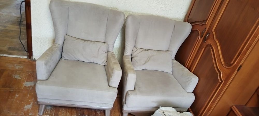 Продам диван и два кресла.