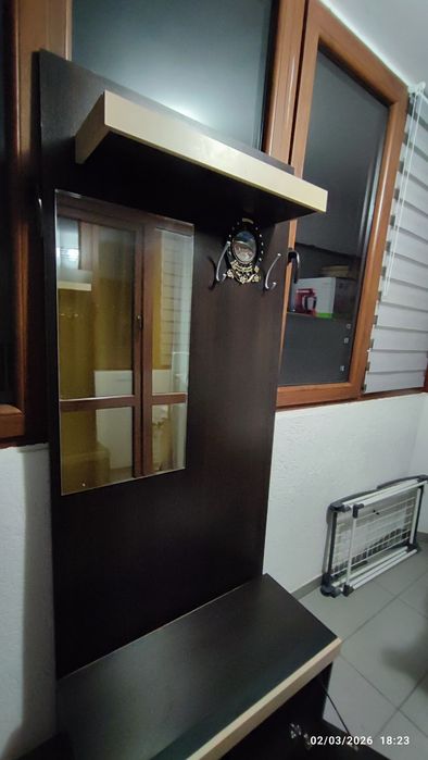 Cuier hol cu oglinda + banca cu pantofar. Sibiu, zona Doamna Stanca