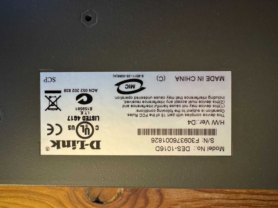 Продавам суич с 16 порта D-Link DES-1016D