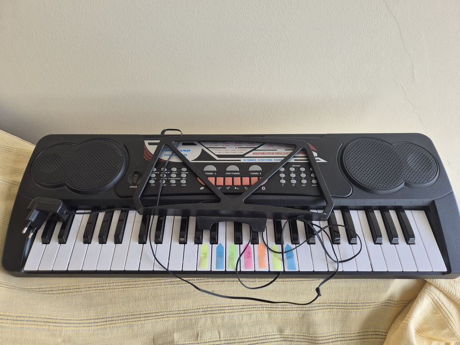 Синтезатор в хорошем состоянии