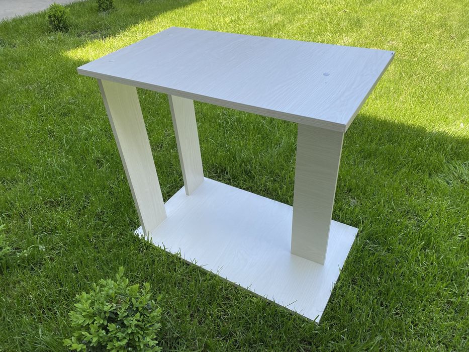 Журнальный столик 150.000 (на колесах)