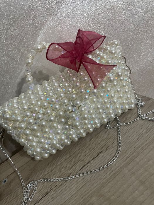 Gentuța cusută manual