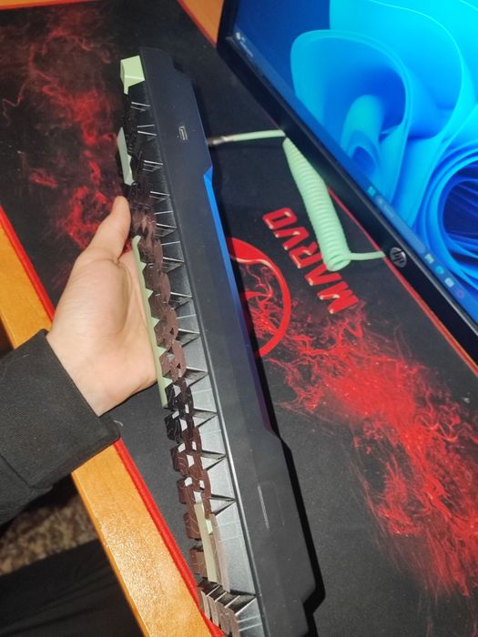 Механична геймърска клавиатура + подарък