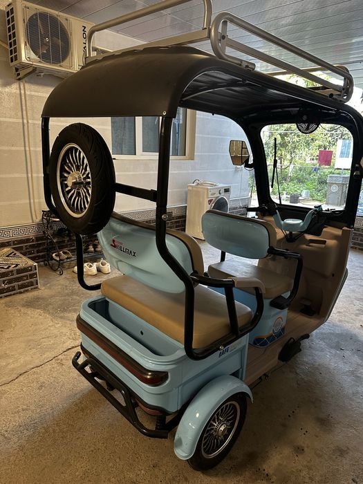 Скутер трехколесный электромобиль