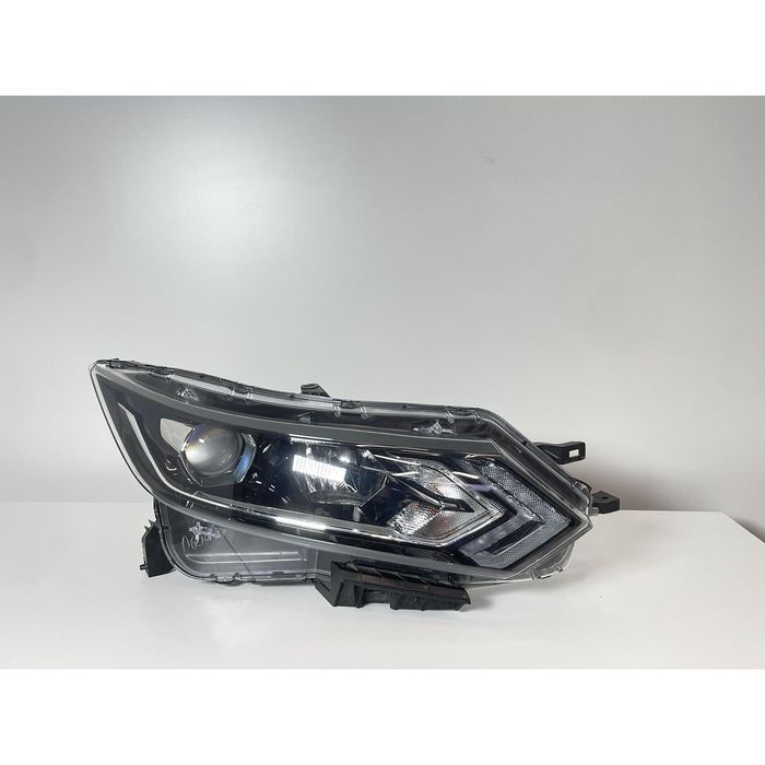 Десен фар за nissan qashqai j11 - 26010hv00a