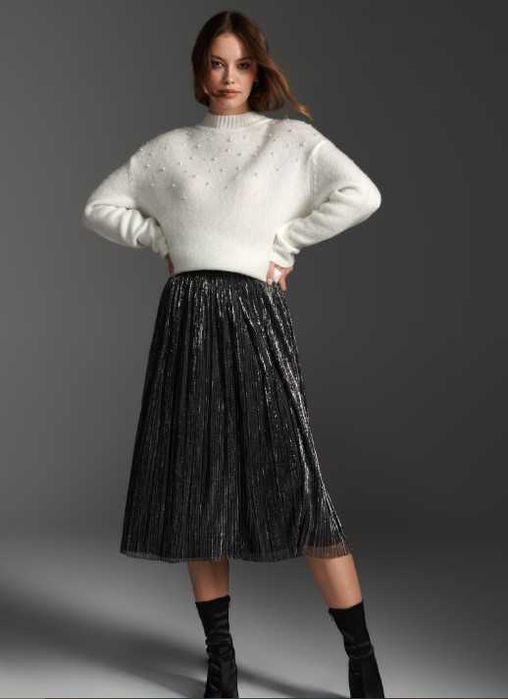 NOU! Pulover alb cu aplicatii perle, moale si confortabil