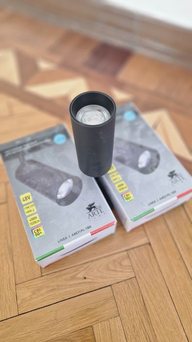 Светильник трековый новый.