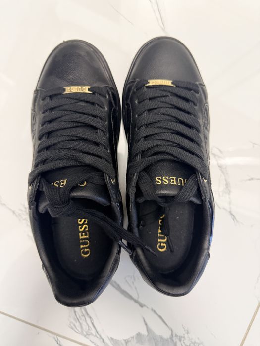 Sneakers guess 37