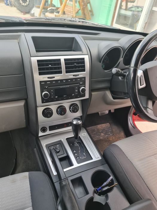 Dezmembrez dodge nitro 2.8  automat si manual