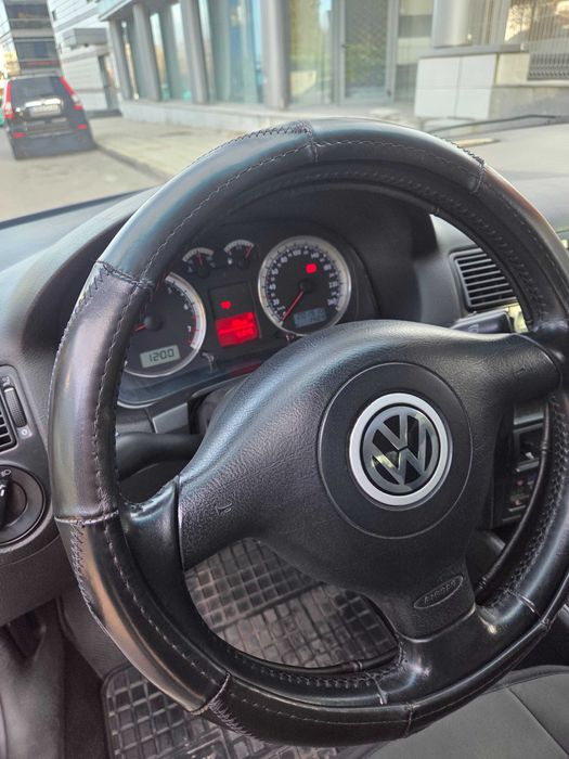 Автомобил  фоксваген  голф