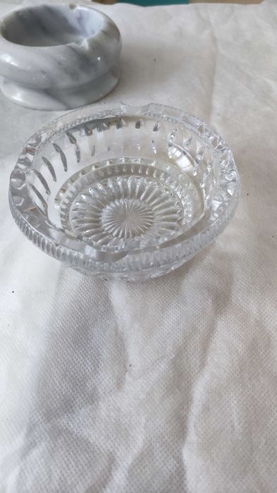 Пепелници, 1бр. кристален и 1бр. мраморен