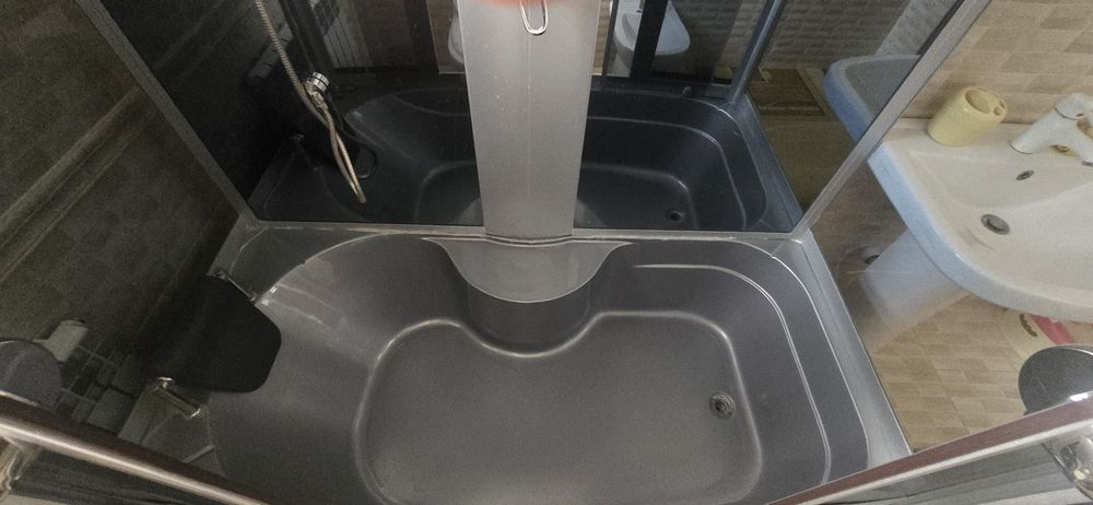 Душевая кабинка большая