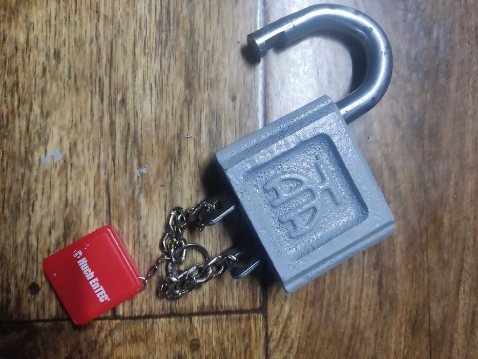 Замок навесной, амбарный