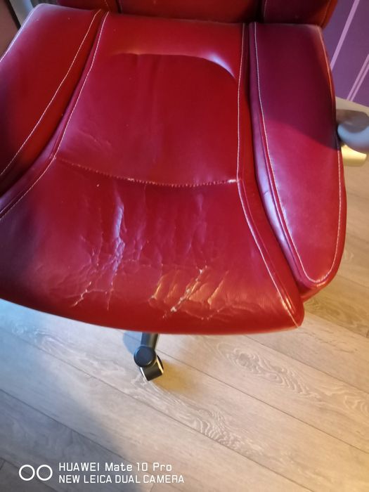 Бюро за компютър и стол за компютър