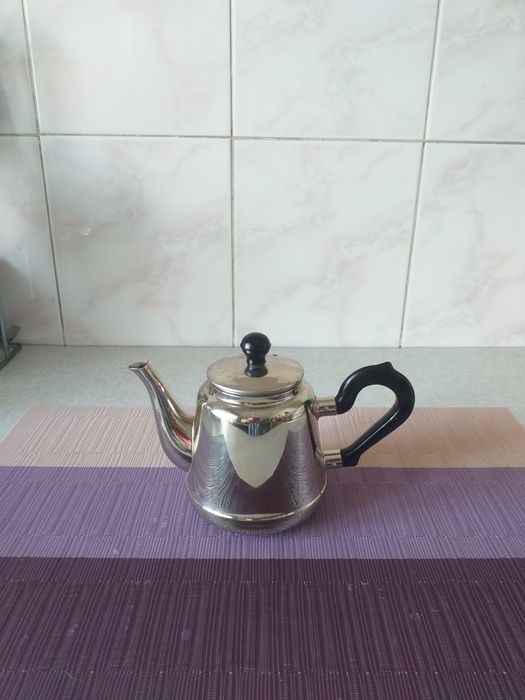Продам  мельхиоровый чайник