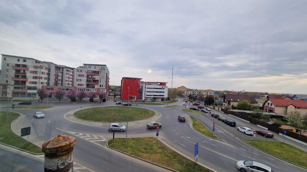 De inchiriat apartament cu 3 camere complet decomandat de la proprietar